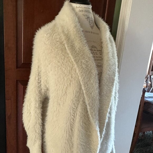 BB DAKOTA "FAUX FUR" COCOON-STYLE WOMAN'S SWEATER:PREOWNED IVORY SUPER SOFT XS - Picture 2 of 11